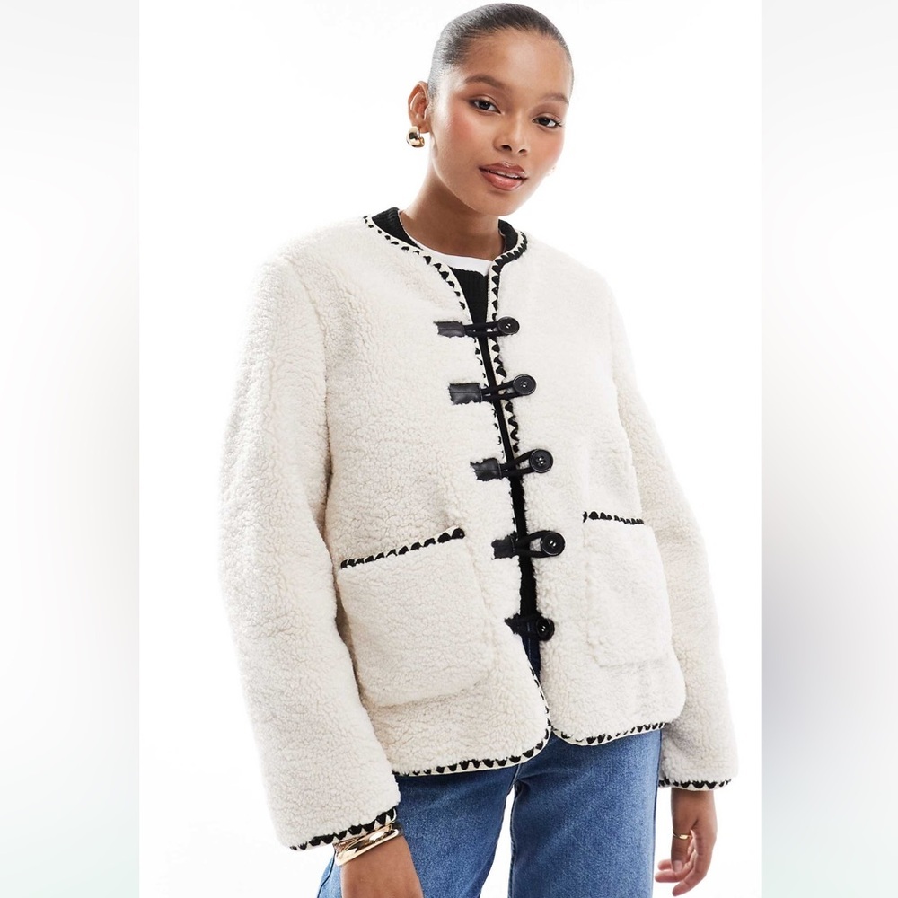 Object‎ teddy fleece contrast trim jacket in cream, size us 6
